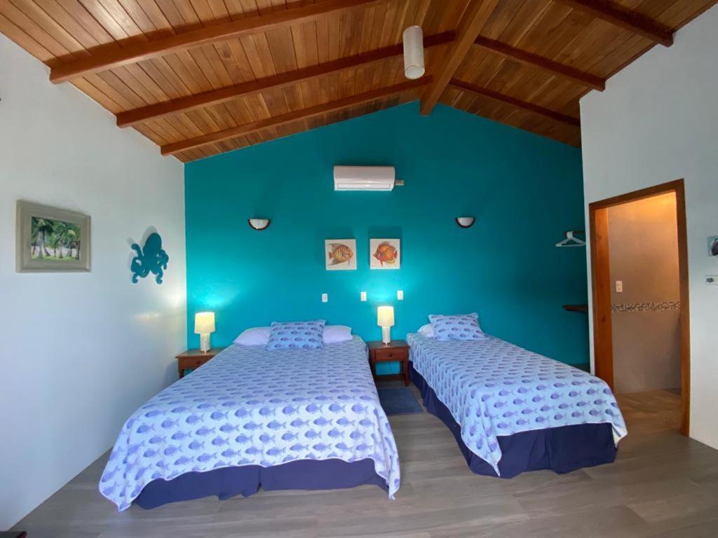 The Isabela Beach House Puerto Villamil Buitenkant foto