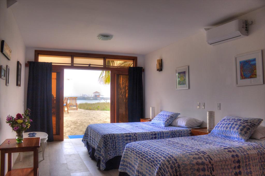 The Isabela Beach House Puerto Villamil Buitenkant foto